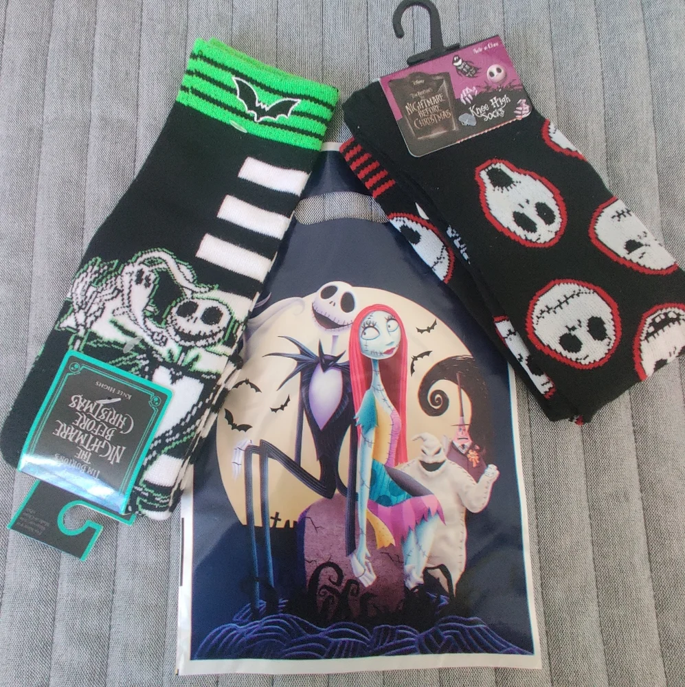 🆕 Nightmare before Christmas 2 pairs of knee high socks w Double Sided gift bag